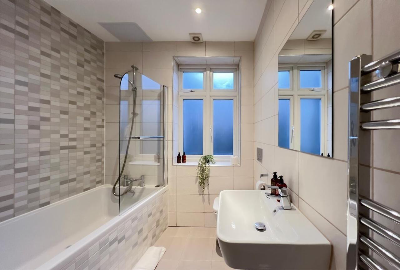 Prime Location Camden Luxury Apt Sleeps 6 London Eksteriør bilde