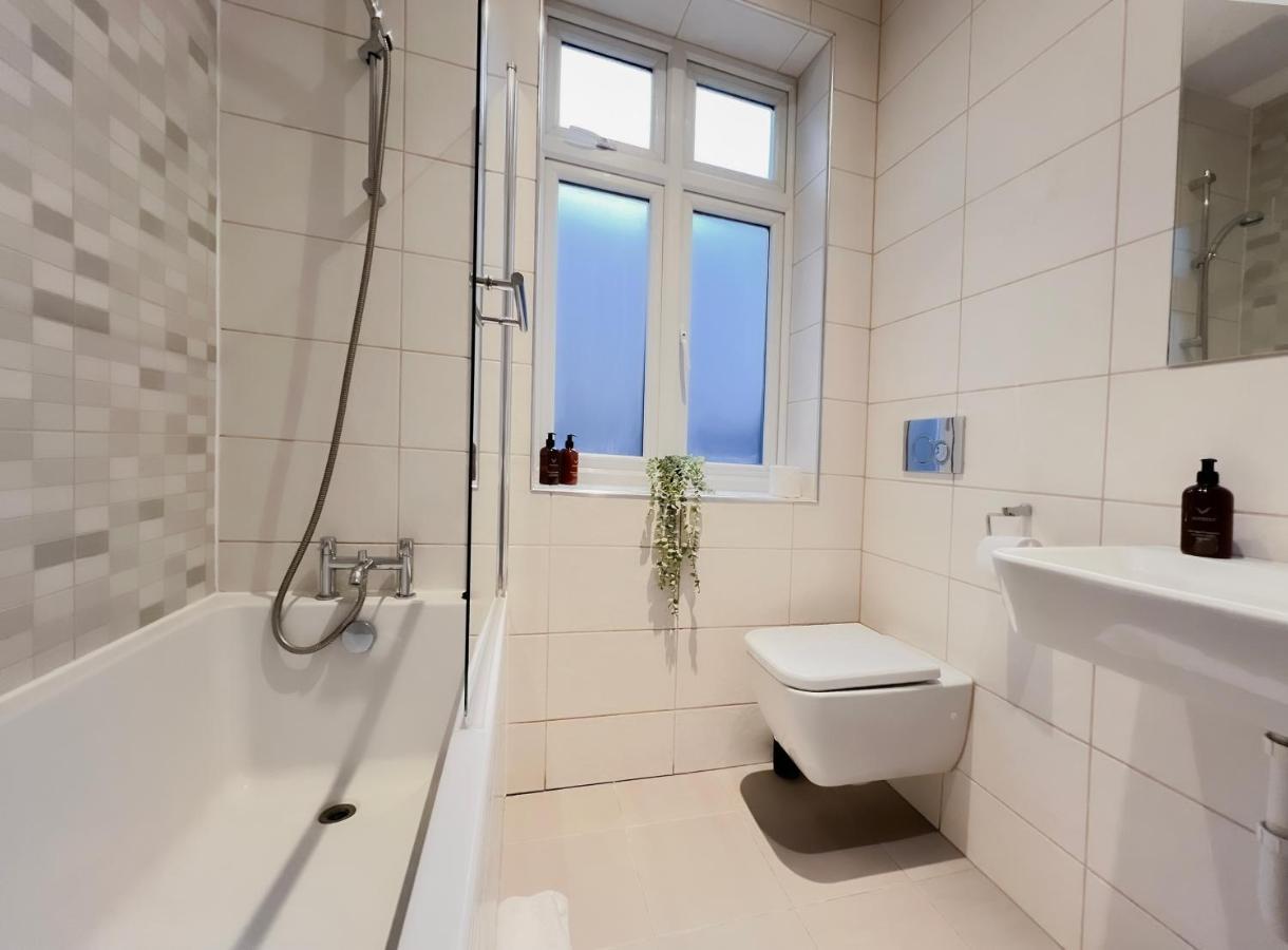 Prime Location Camden Luxury Apt Sleeps 6 London Eksteriør bilde